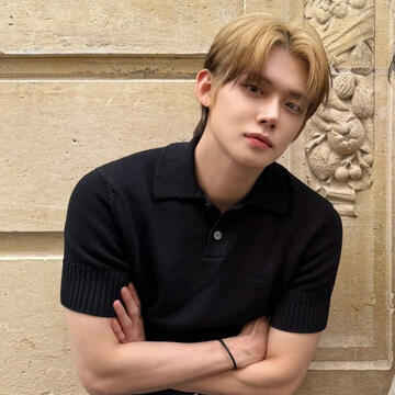 name’s yeon-hu! 02 line, he/him. chimera created on oct 31, halloween boy &amp; king of hell’s son. loves halloween, of course. also his job (music producer &amp; dancer) and hobbies. 